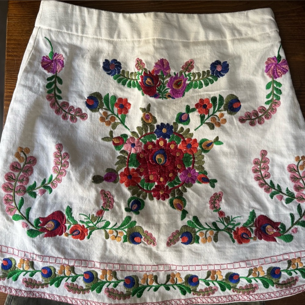 Floral Embroidered Mini Skirt Linen.